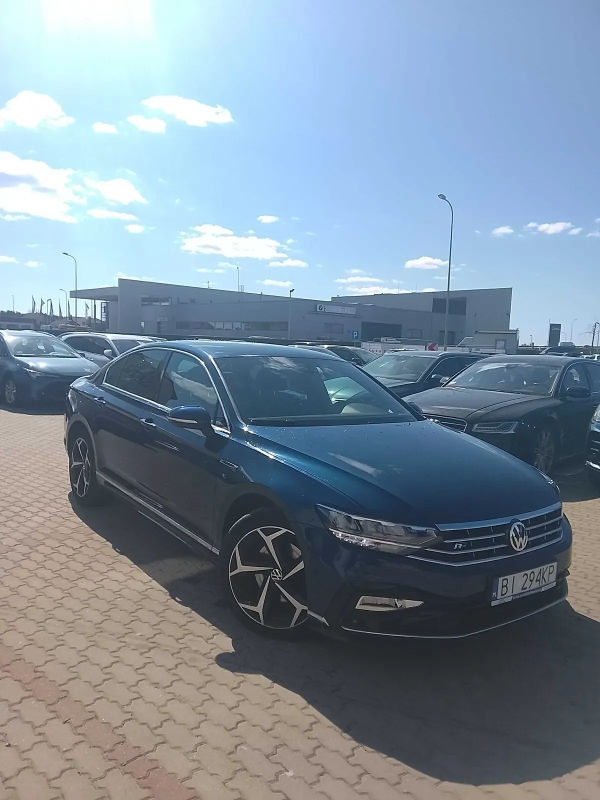 Volkswagen Passat B8 R-Line, rok 2022, zdjęcie 3