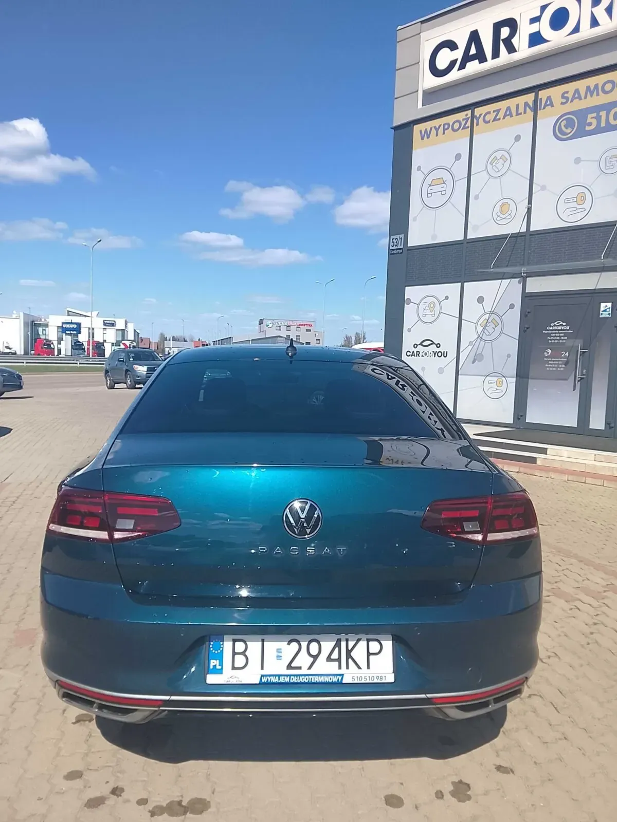 Volkswagen Passat B8 R-Line, rok 2022, zdjęcie 4